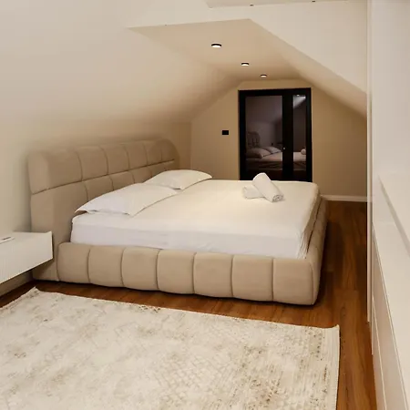 Linza Cozy Τίρανα
